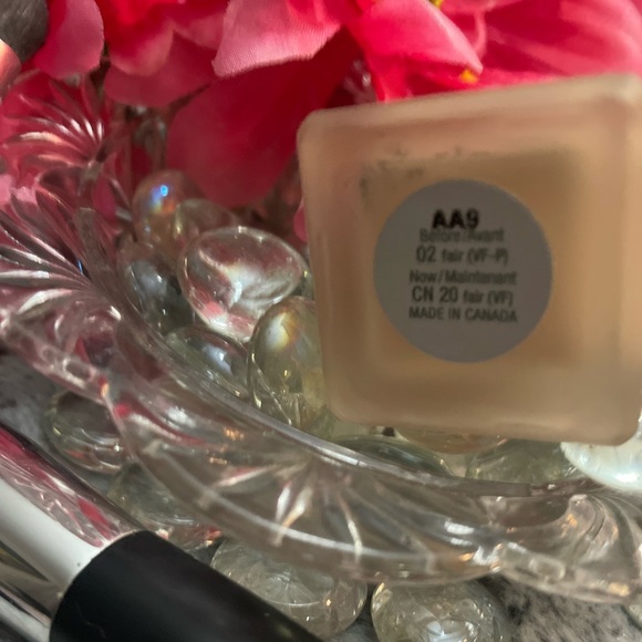 ❗️SOLD ❗️✨💋CLINIQUE SUPER BALANCED FOUNDATION💋✨CN 20 FAIR💋✨ - Picture 5 of 6